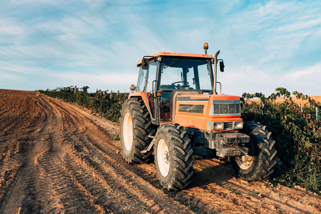 Traktor auf dem Feld